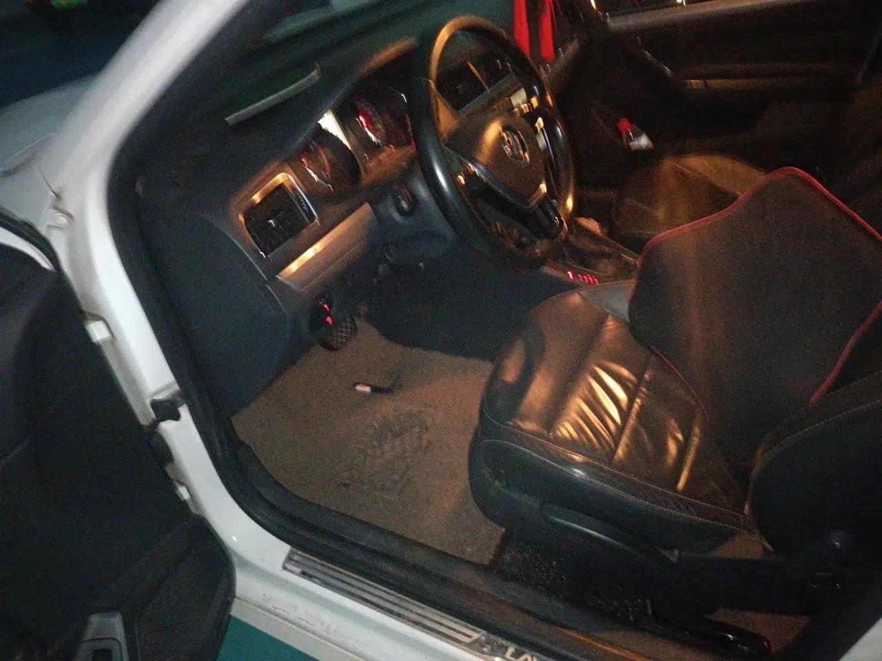 Volkswagen Lavida 2015 1.6L Automatic Comfort Edition — миниатюра 13