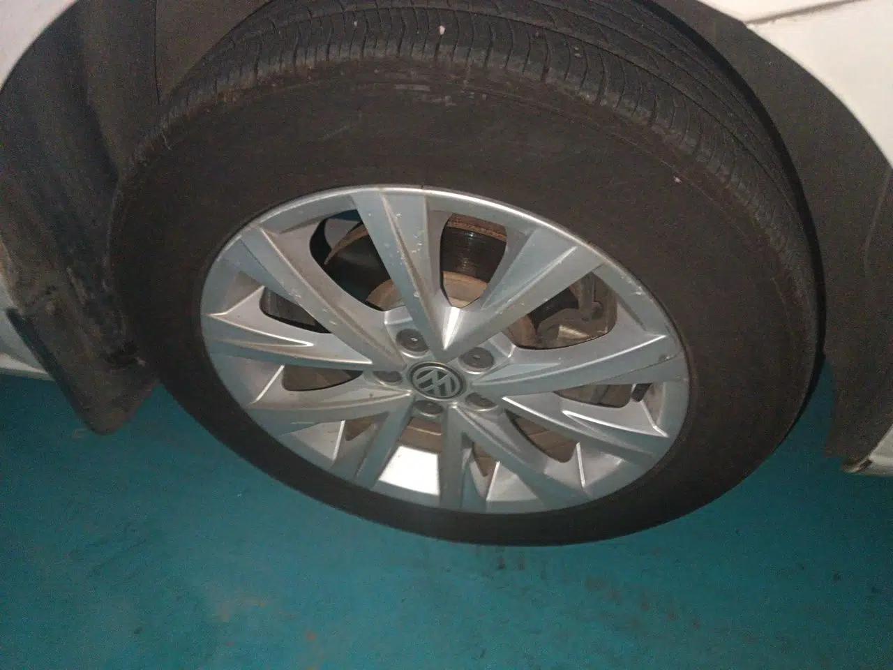 Volkswagen Lavida 2015 1.6L Automatic Comfort Edition — миниатюра 5