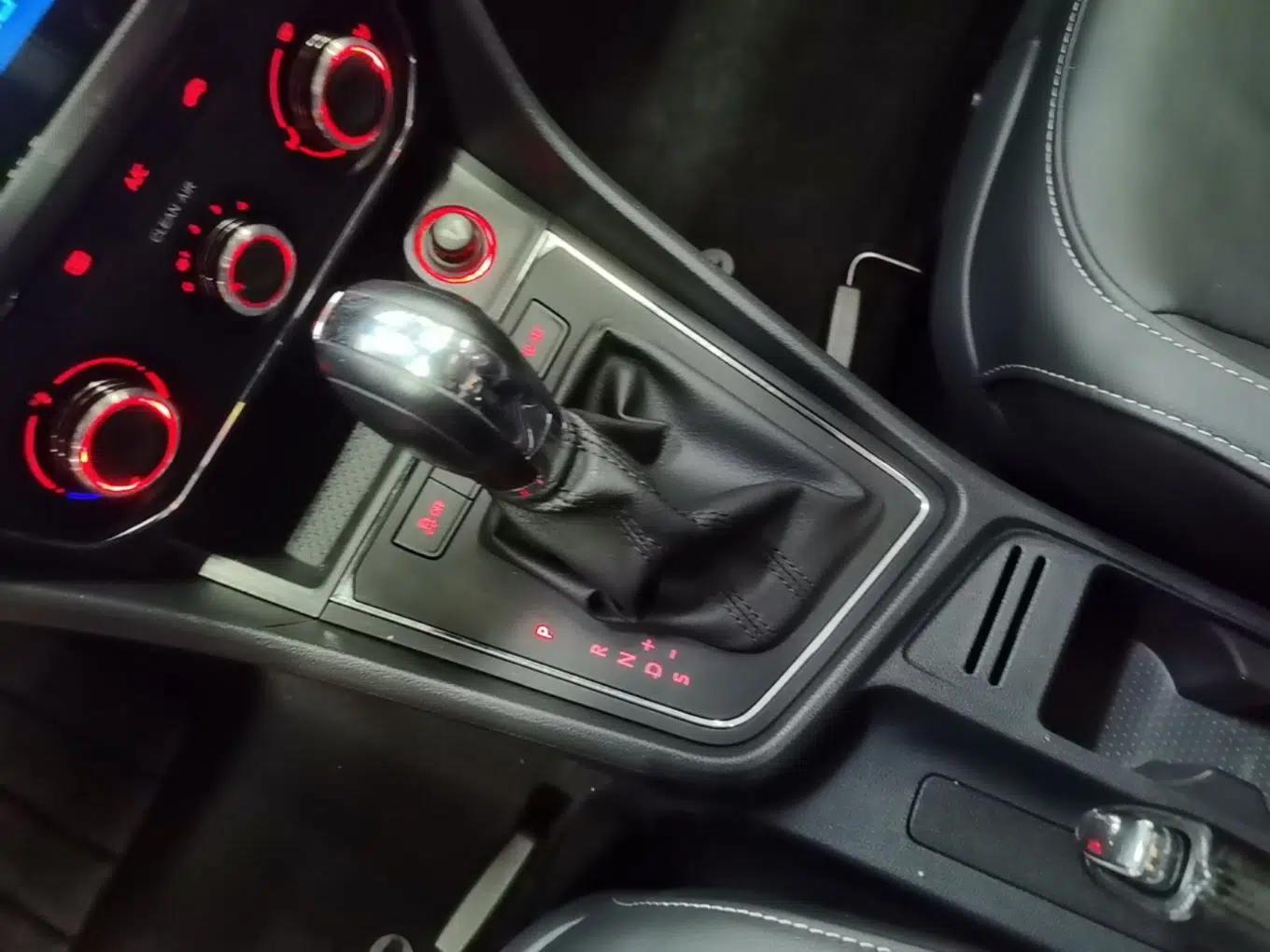 Volkswagen Lavida 2015 1.6L Automatic Comfort Edition — миниатюра 16