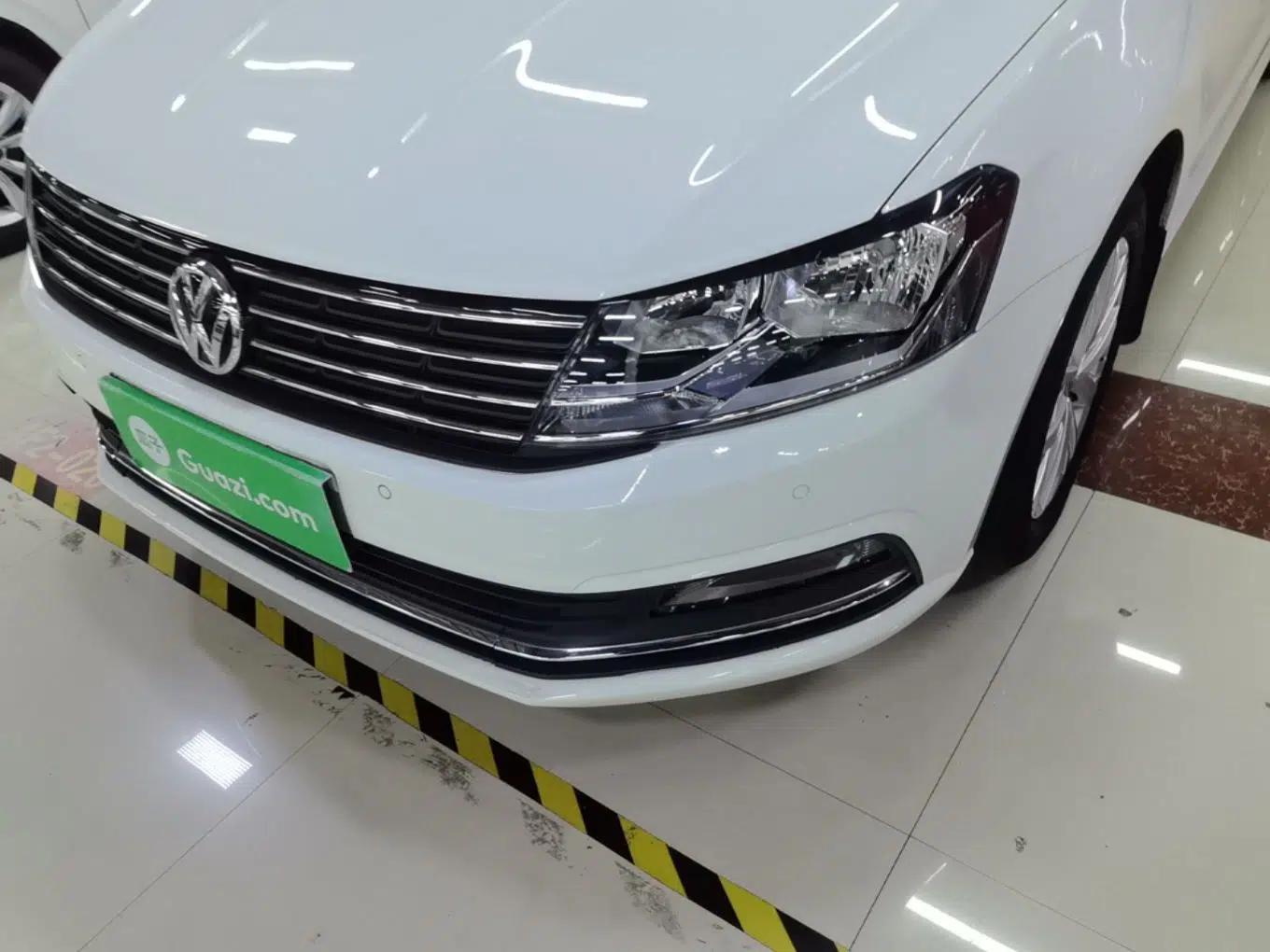 Volkswagen Lavida 2015 1.6L Automatic Comfort Edition — миниатюра 8