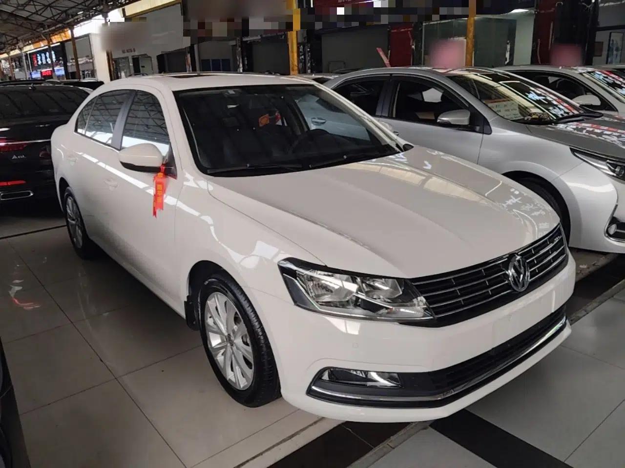 Volkswagen Lavida 2017 1.6L Automatic Comfort Edition — миниатюра 12