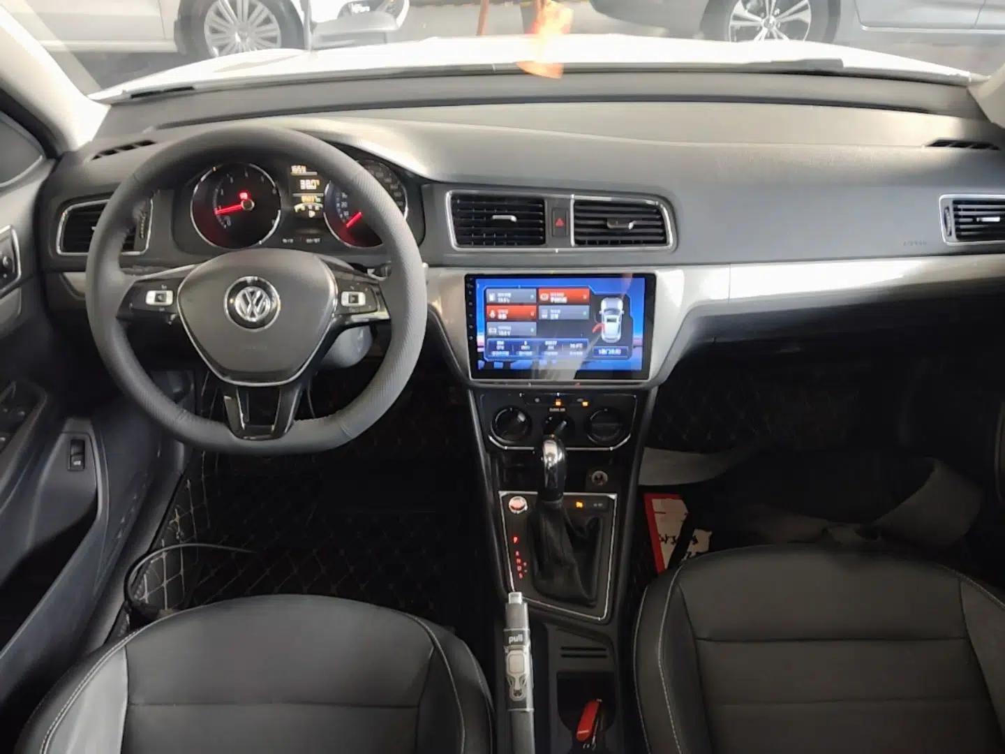 Volkswagen Lavida 2017 1.6L Automatic Comfort Edition — миниатюра 17