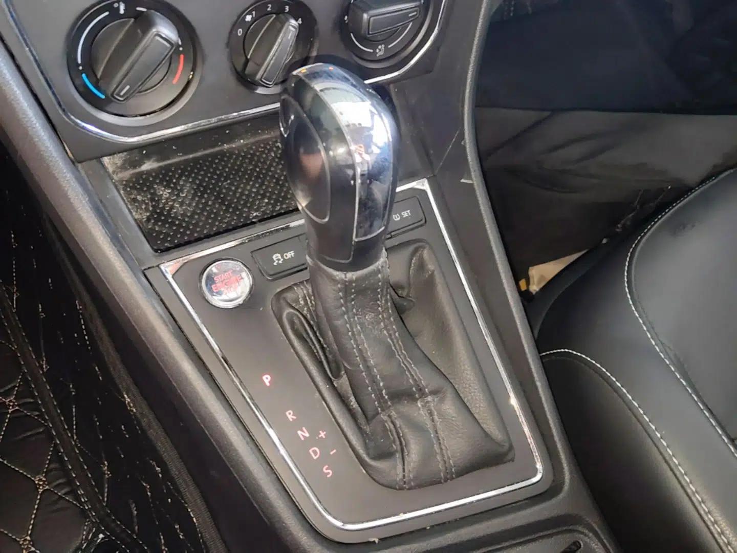 Volkswagen Lavida 2017 1.6L Automatic Comfort Edition — миниатюра 21