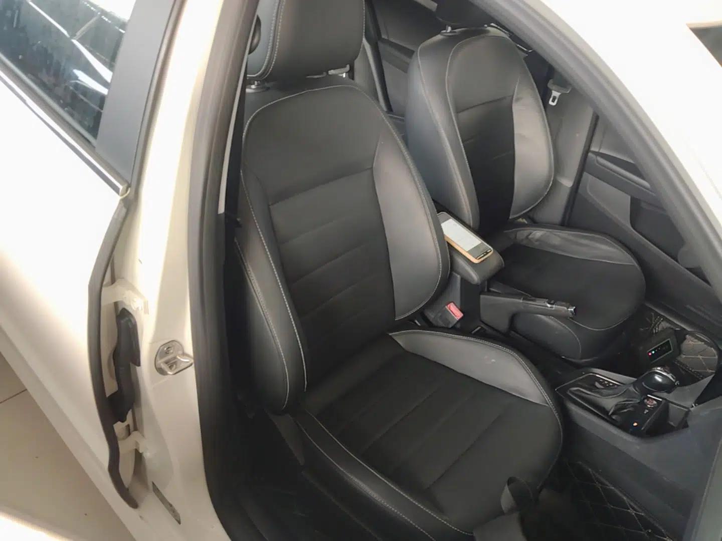 Volkswagen Lavida 2017 1.6L Automatic Comfort Edition — миниатюра 24