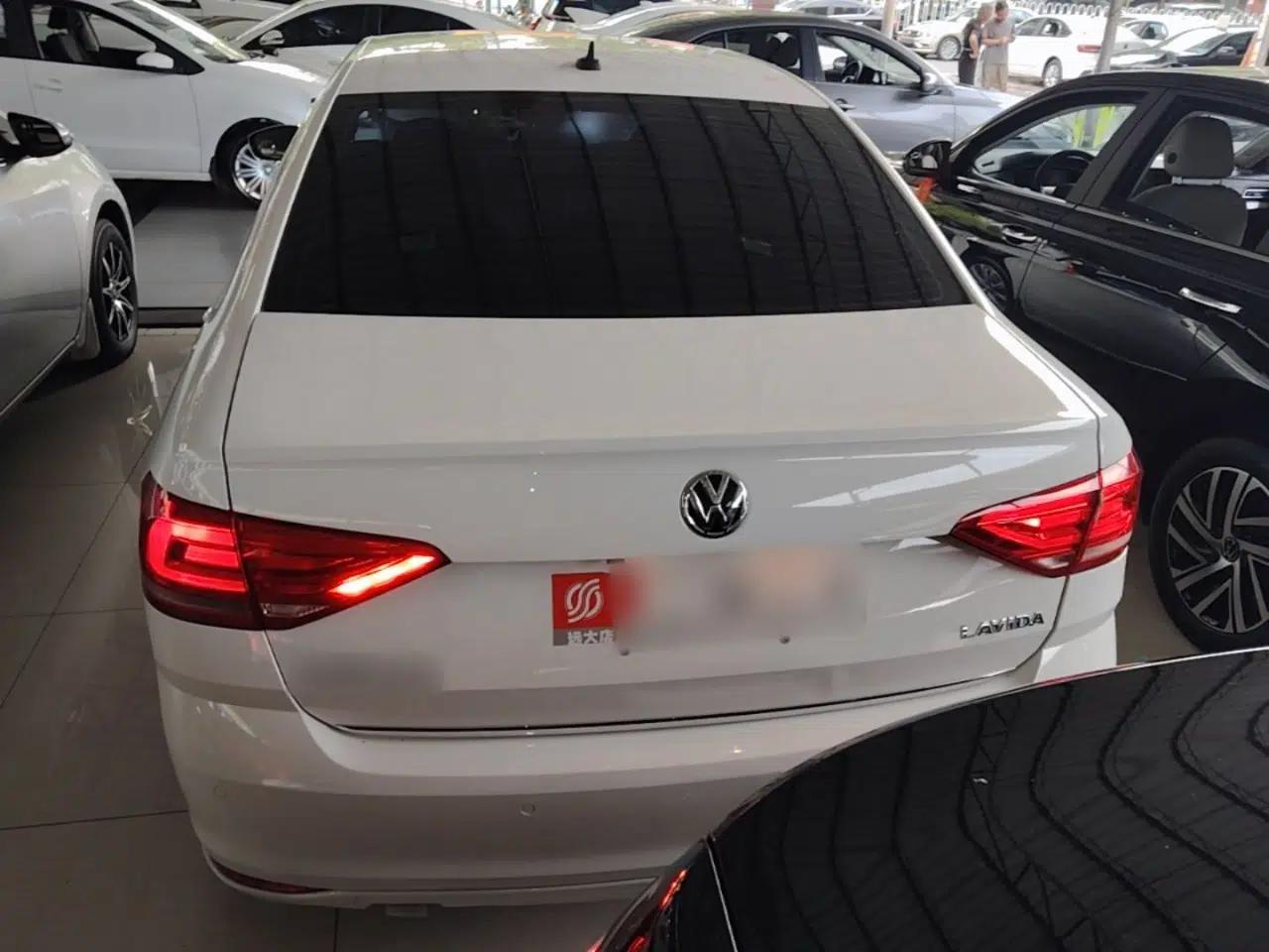 Volkswagen Lavida 2017 1.6L Automatic Comfort Edition — миниатюра 5
