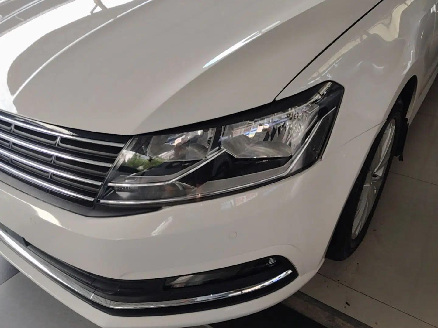 Volkswagen Lavida 2017 1.6L Automatic Comfort Edition — миниатюра 8