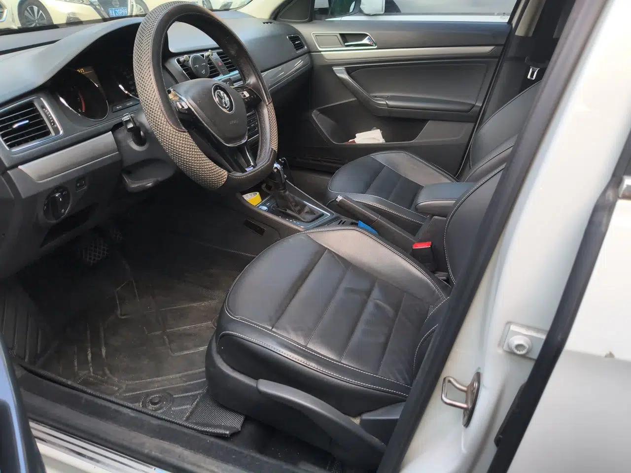 Volkswagen Lavida 2017 1.6L Automatic Comfort Edition — миниатюра 14
