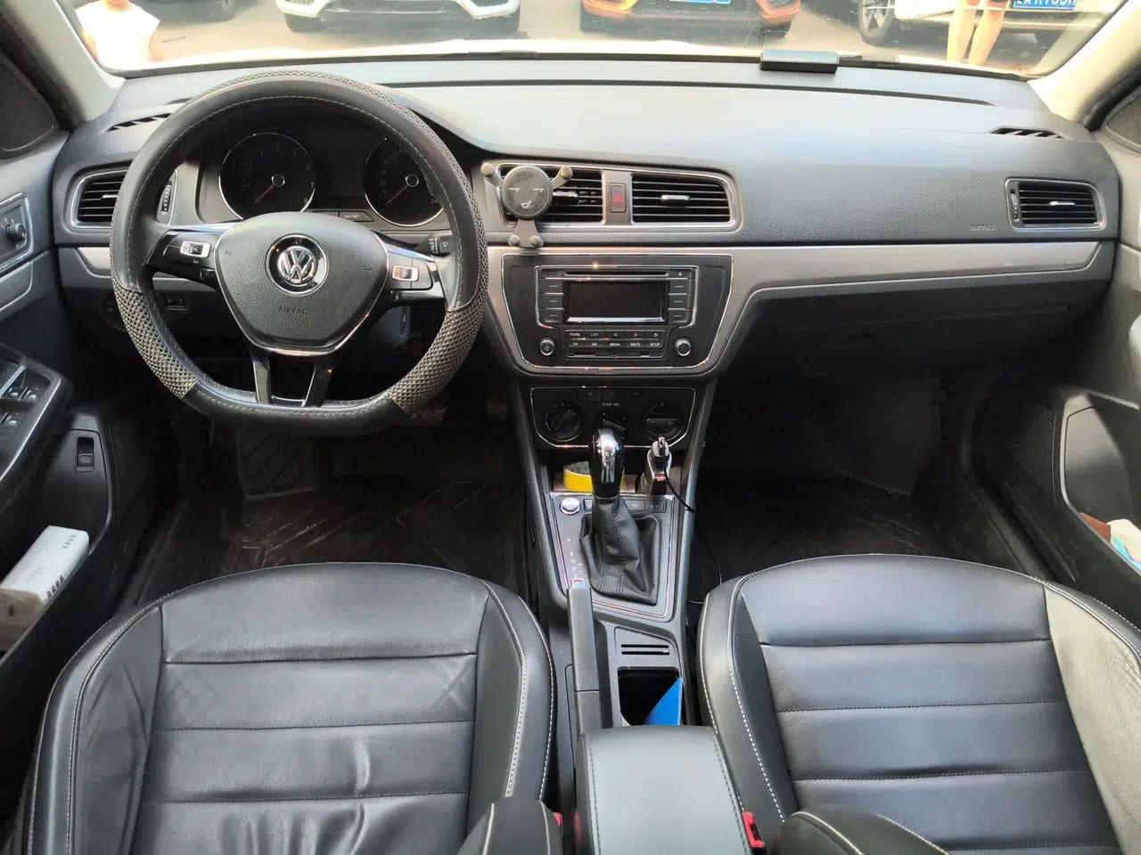 Volkswagen Lavida 2017 1.6L Automatic Comfort Edition — миниатюра 18