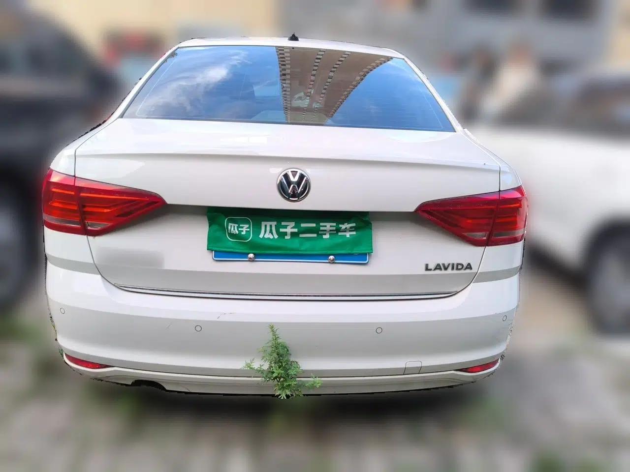 Volkswagen Lavida 2017 1.6L Automatic Comfort Edition — миниатюра 5