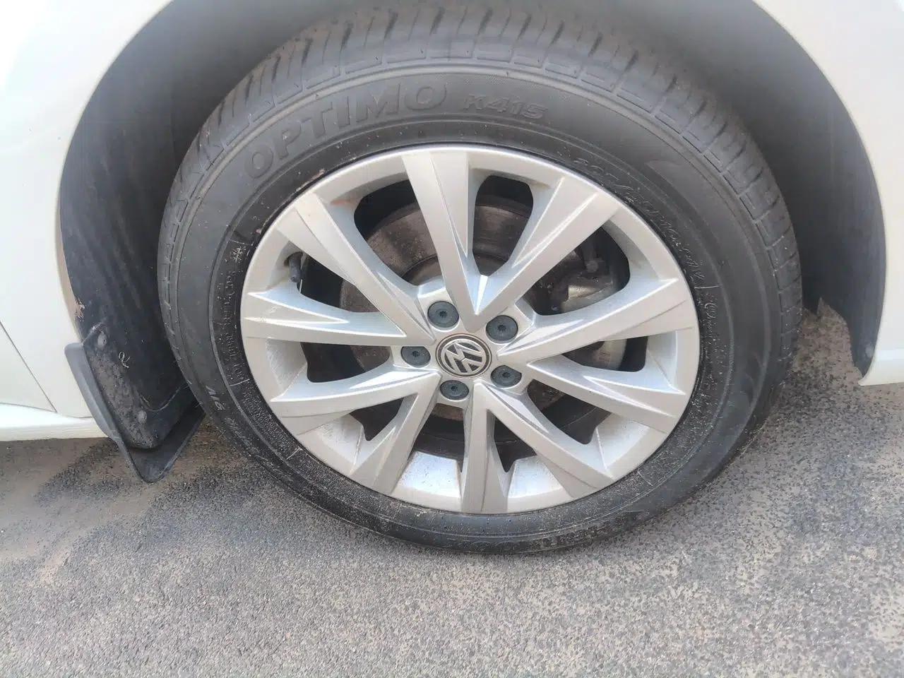 Volkswagen Lavida 2017 1.6L Automatic Comfort Edition — миниатюра 8