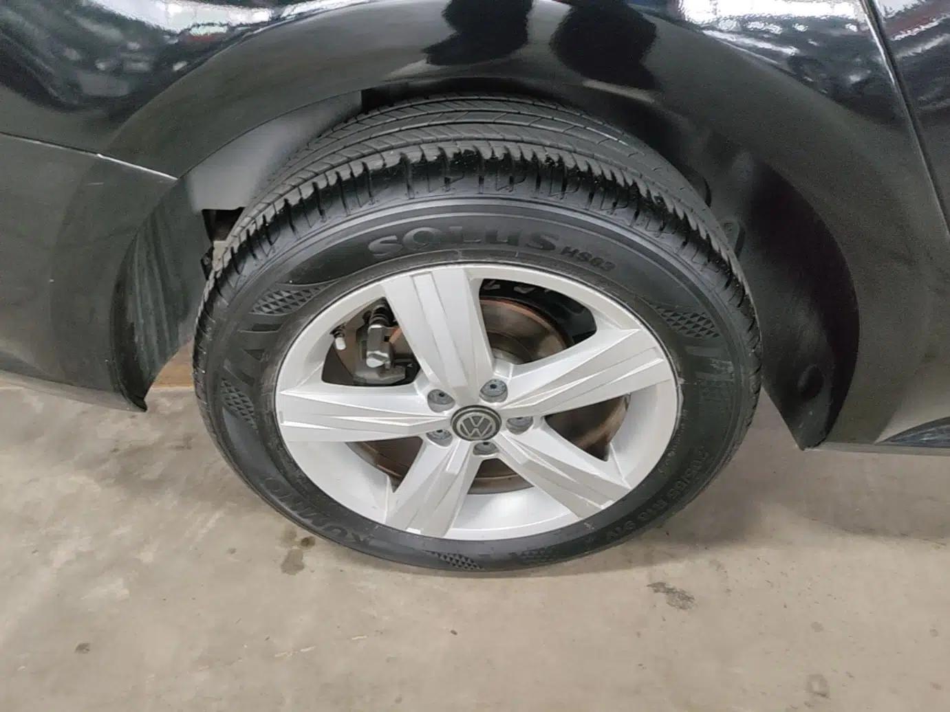 Volkswagen Lavida 2017 1.6L Automatic Fashion Edition — миниатюра 11
