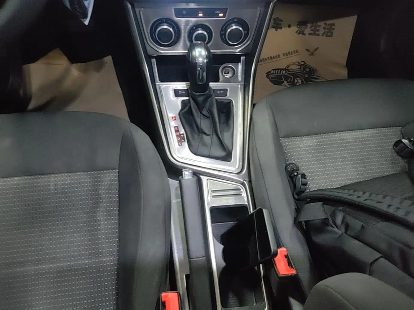 Volkswagen Lavida 2017 1.6L Automatic Fashion Edition — миниатюра 16