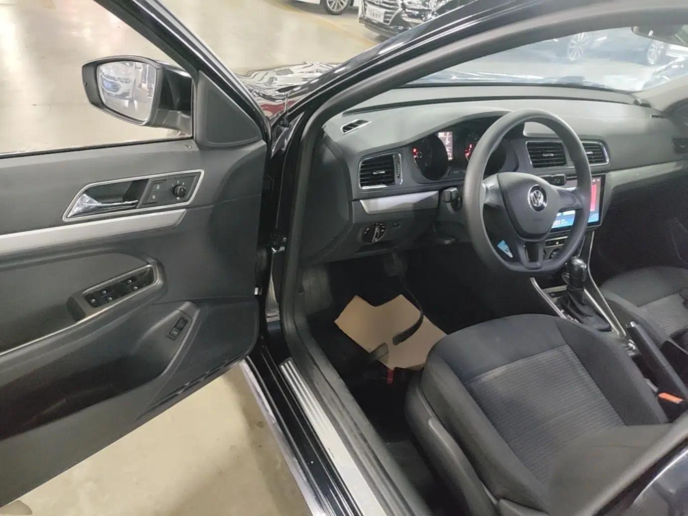 Volkswagen Lavida 2017 1.6L Automatic Fashion Edition — миниатюра 18