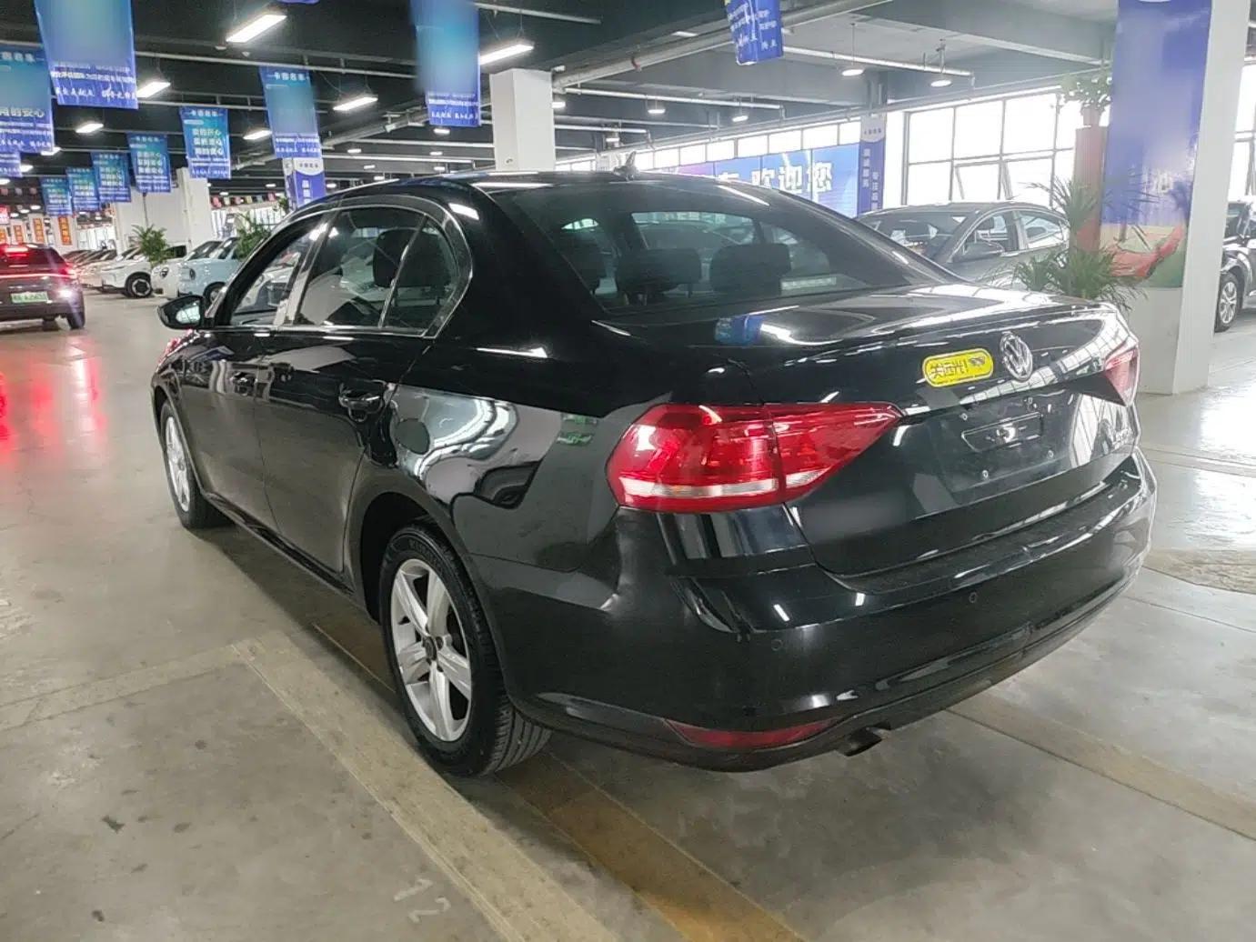 Volkswagen Lavida 2017 1.6L Automatic Fashion Edition — миниатюра 4