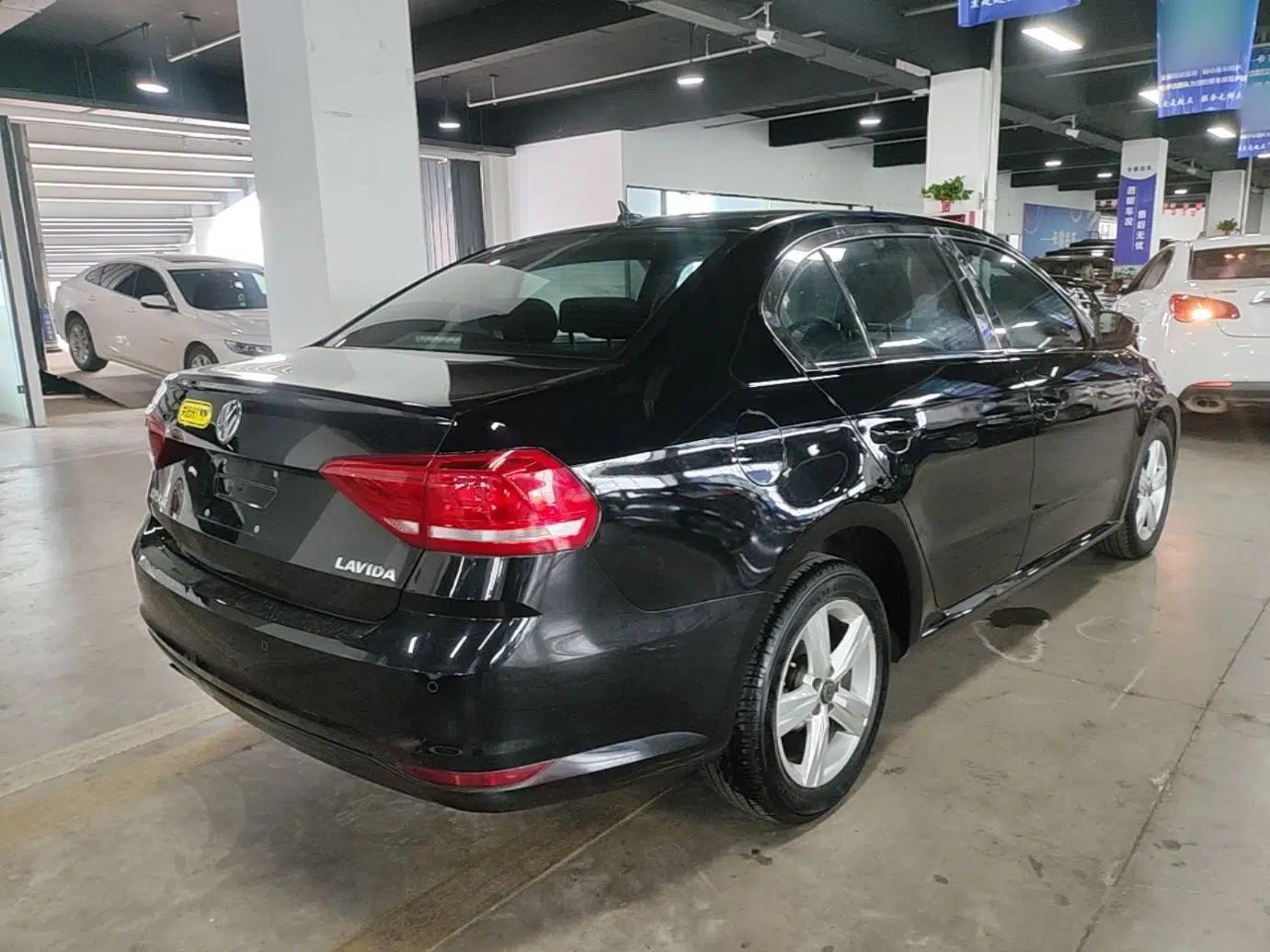Volkswagen Lavida 2017 1.6L Automatic Fashion Edition — миниатюра 6