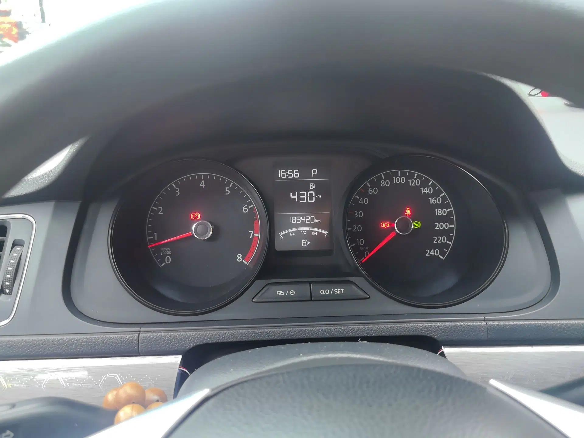 Volkswagen Lavida 2015 1.6L Automatic Fashion Edition — миниатюра 11