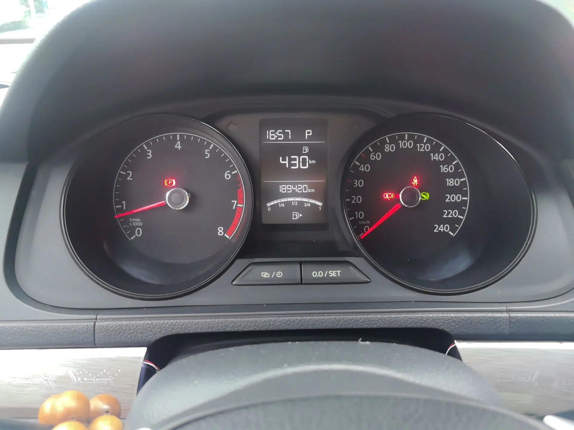 Volkswagen Lavida 2015 1.6L Automatic Fashion Edition — миниатюра 12