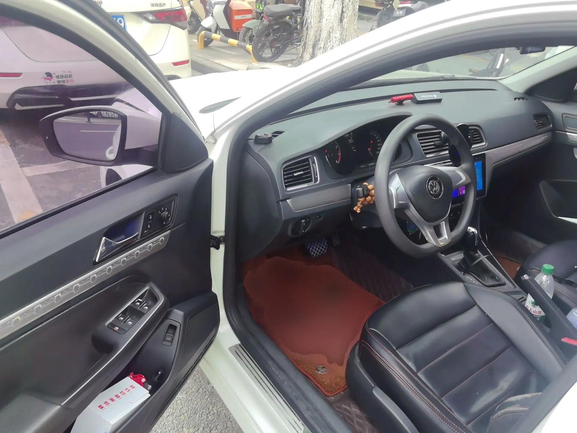 Volkswagen Lavida 2015 1.6L Automatic Fashion Edition — миниатюра 16