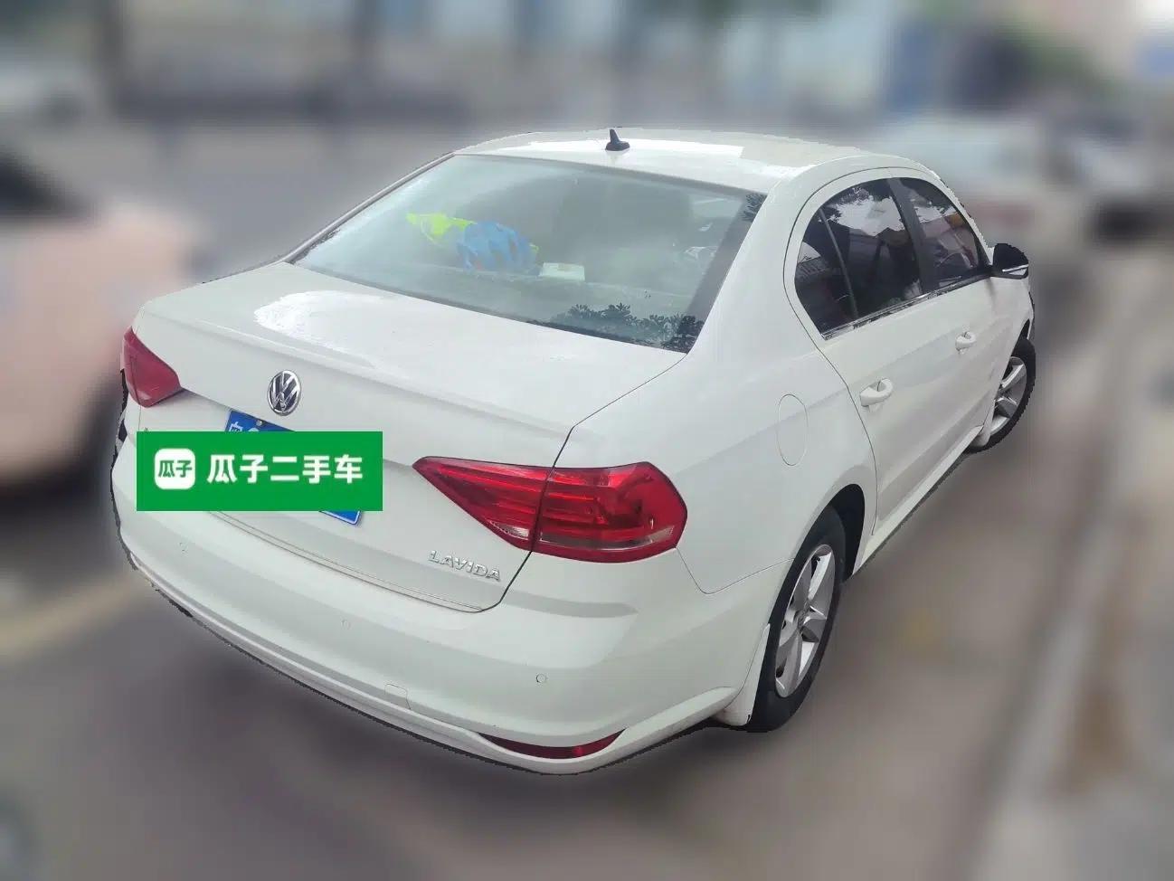 Volkswagen Lavida 2015 1.6L Automatic Fashion Edition — миниатюра 6
