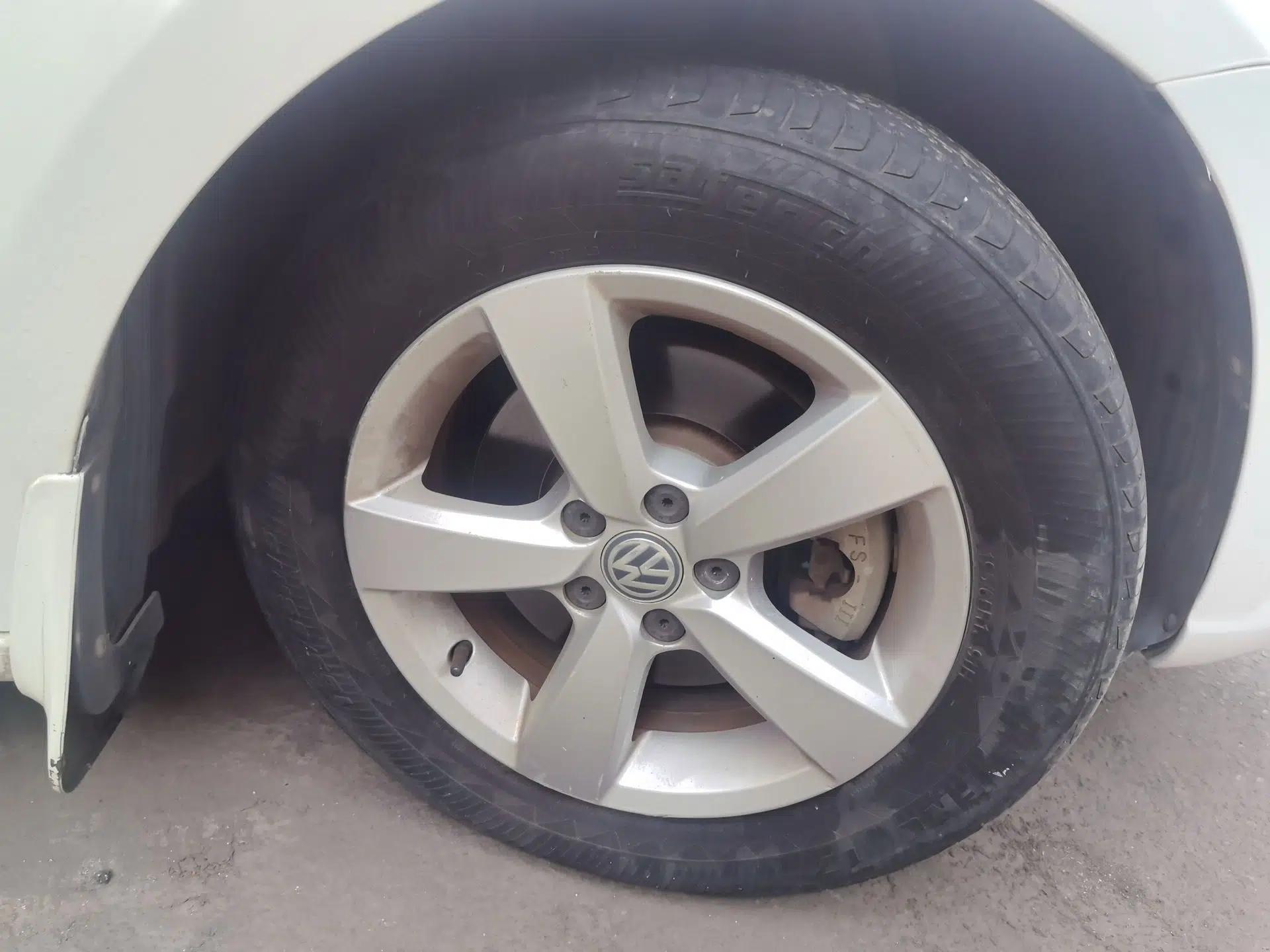 Volkswagen Lavida 2015 1.6L Automatic Fashion Edition — миниатюра 8