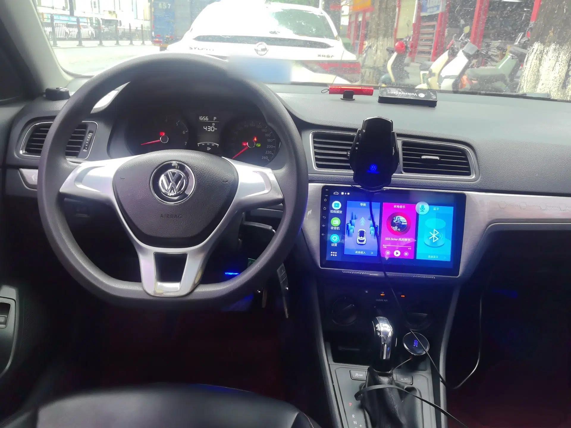 Volkswagen Lavida 2015 1.6L Automatic Fashion Edition — миниатюра 9