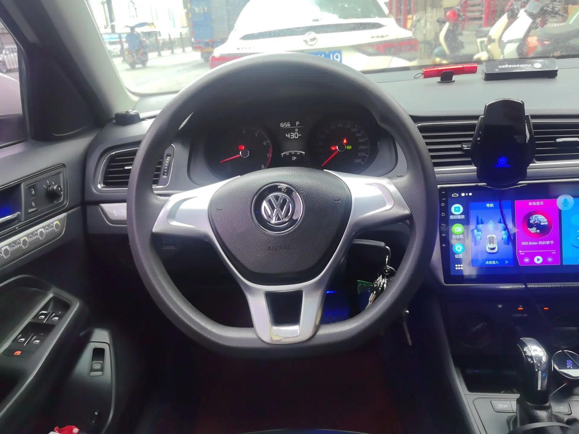 Volkswagen Lavida 2015 1.6L Automatic Fashion Edition — миниатюра 10