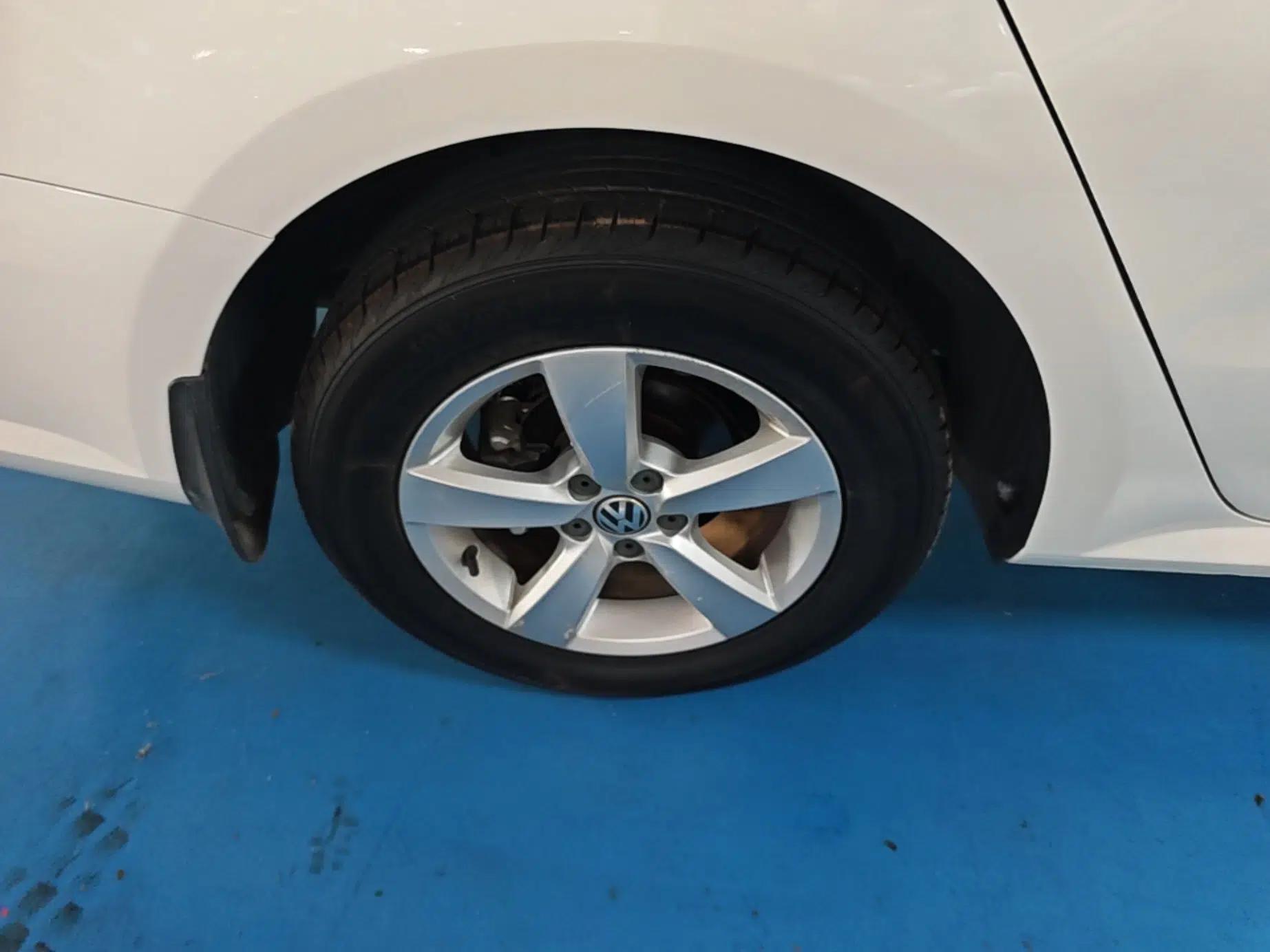 Volkswagen Lavida 2015 1.6L Automatic Fashion Edition — миниатюра 11
