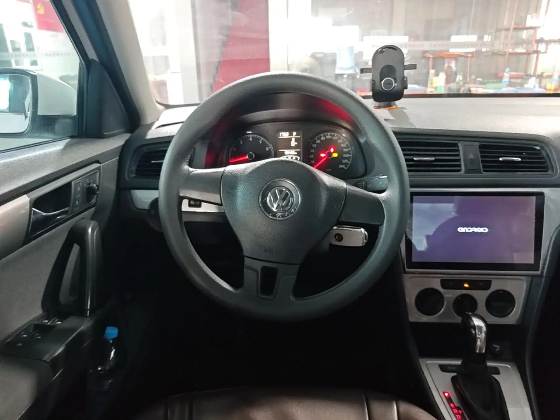 Volkswagen Lavida 2015 1.6L Automatic Fashion Edition — миниатюра 13