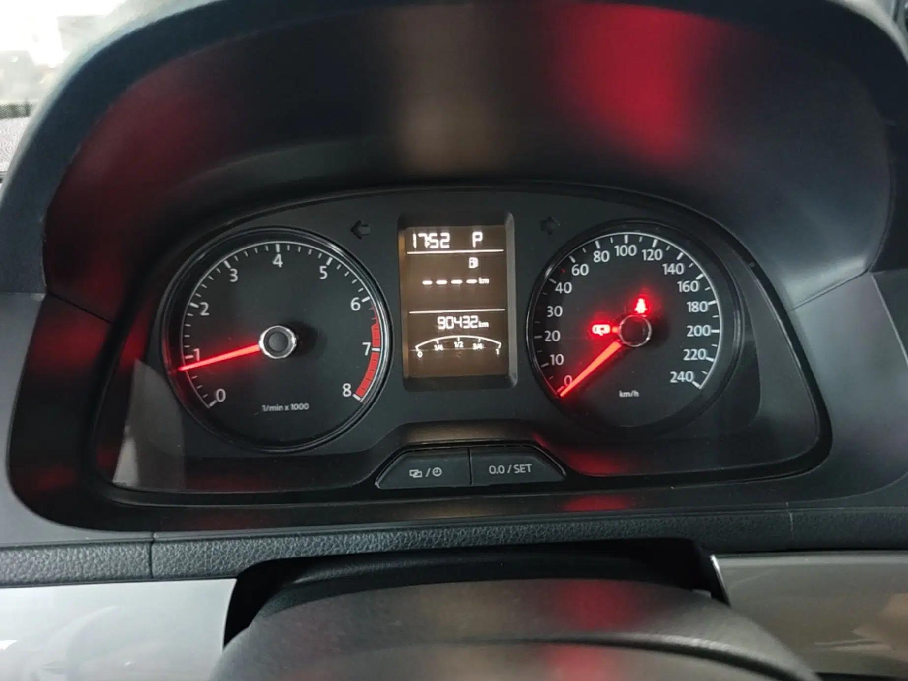 Volkswagen Lavida 2015 1.6L Automatic Fashion Edition — миниатюра 14