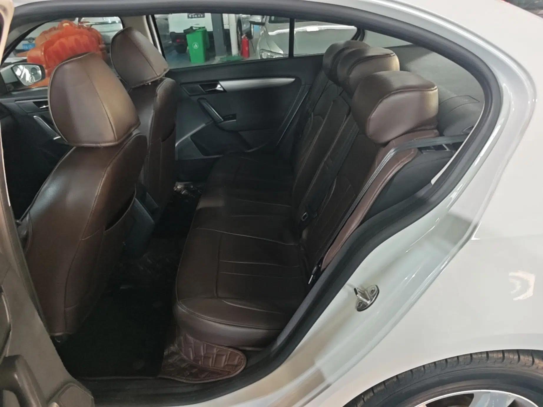 Volkswagen Lavida 2015 1.6L Automatic Fashion Edition — миниатюра 20