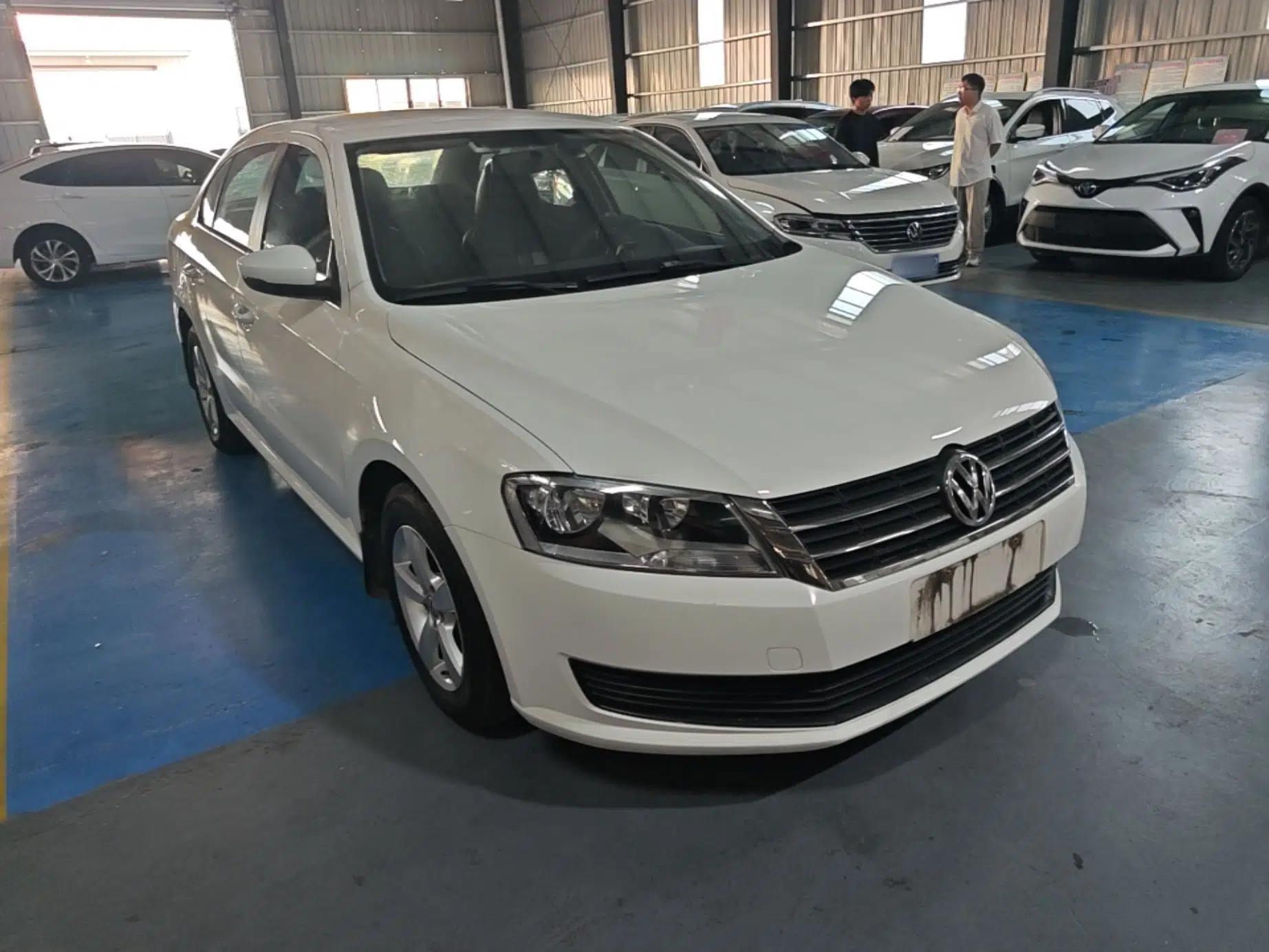 Volkswagen Lavida 2015 1.6L Automatic Fashion Edition — миниатюра 3