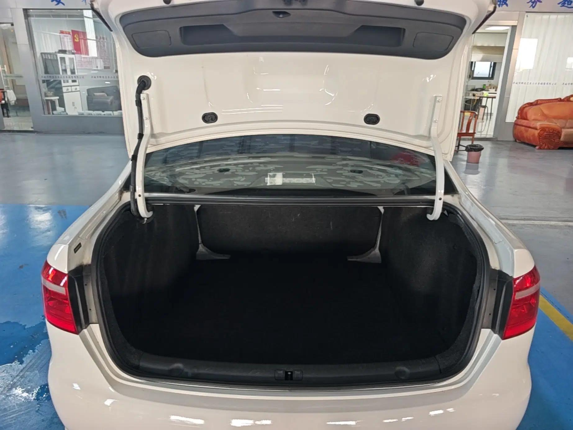 Volkswagen Lavida 2015 1.6L Automatic Fashion Edition — миниатюра 22