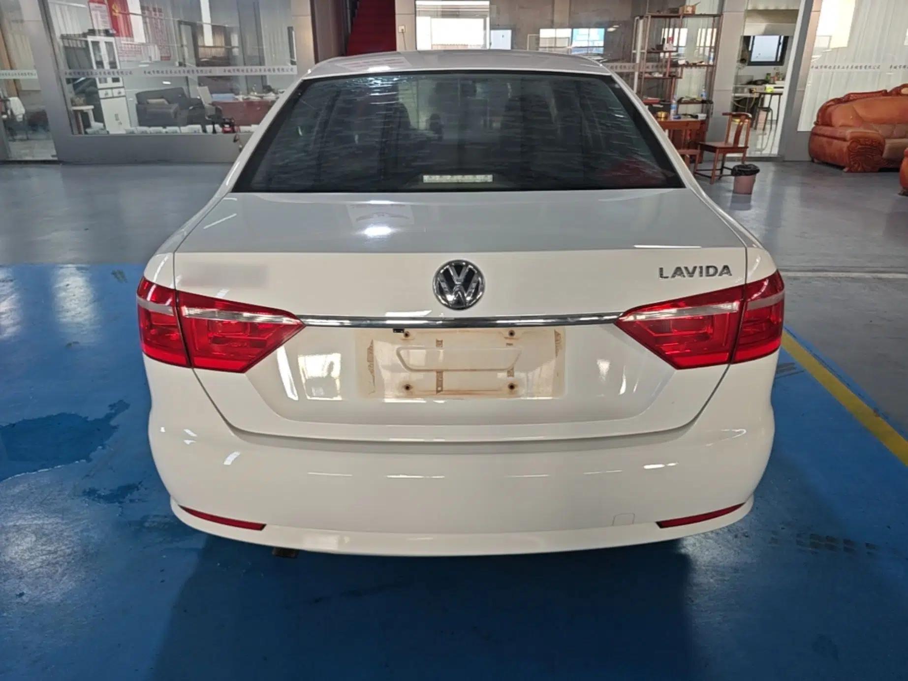 Volkswagen Lavida 2015 1.6L Automatic Fashion Edition — миниатюра 5