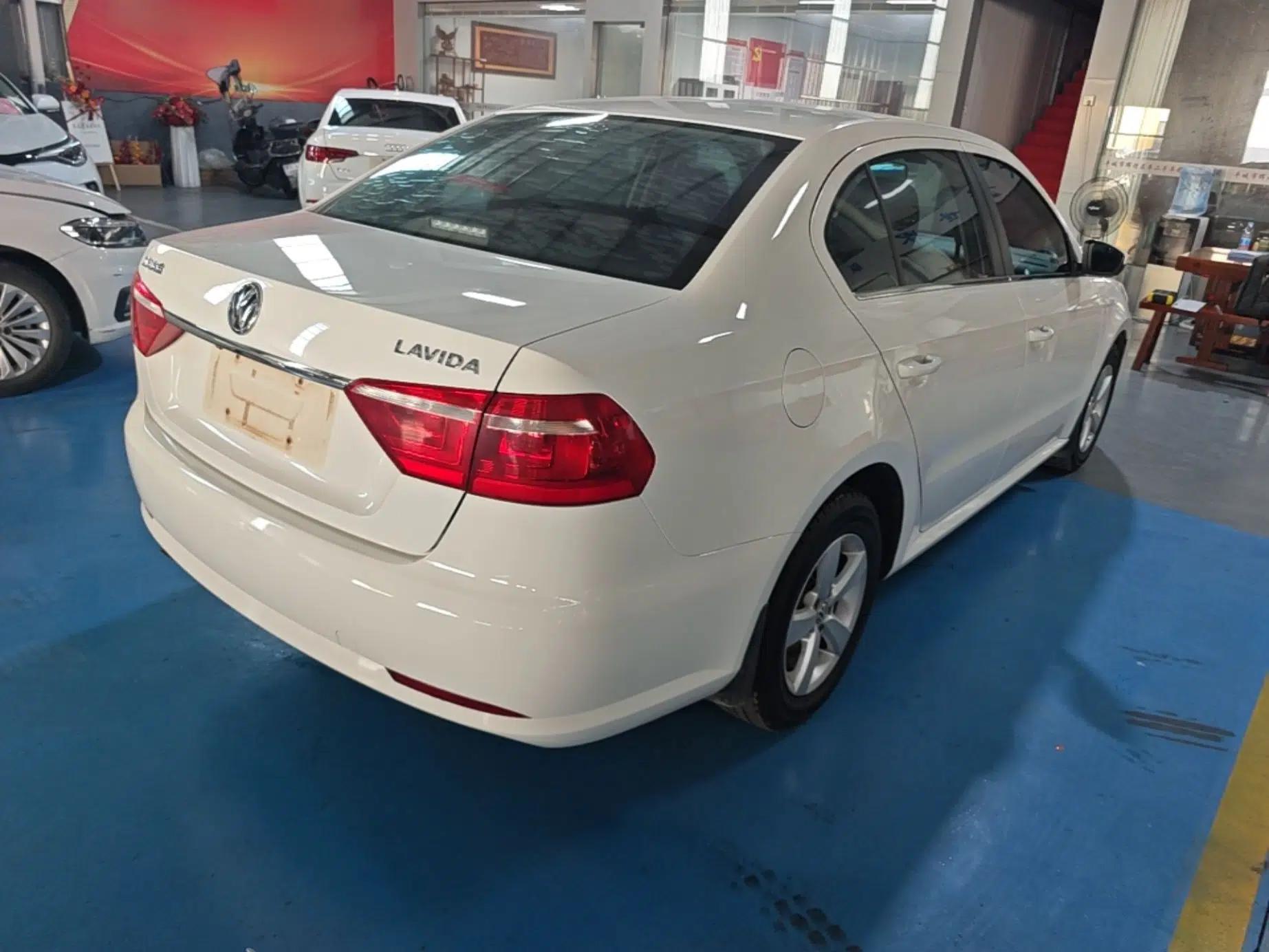 Volkswagen Lavida 2015 1.6L Automatic Fashion Edition — миниатюра 6