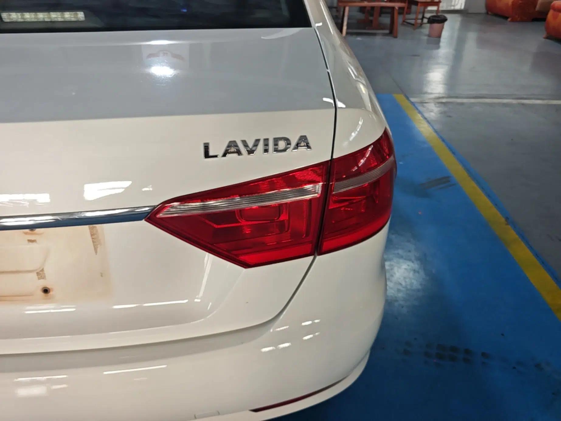 Volkswagen Lavida 2015 1.6L Automatic Fashion Edition — миниатюра 9