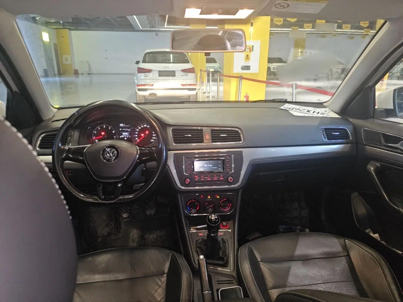 Volkswagen Lavida 2015 1.6L Manual Comfort Edition — миниатюра 12