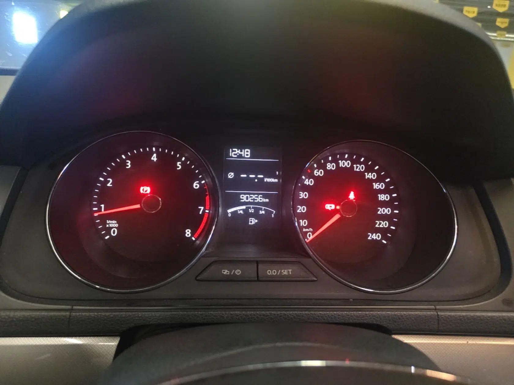Volkswagen Lavida 2015 1.6L Manual Comfort Edition — миниатюра 14