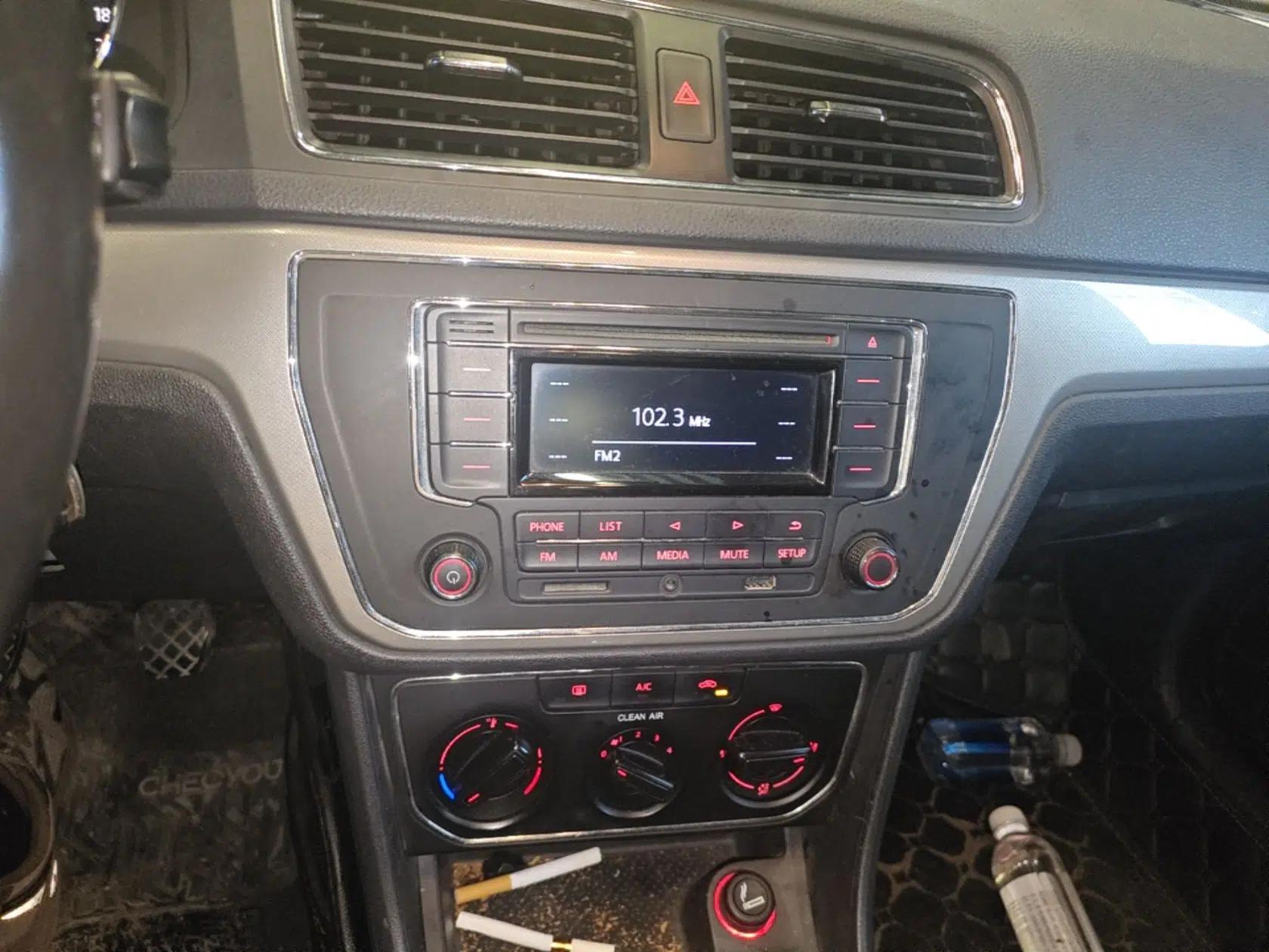 Volkswagen Lavida 2015 1.6L Manual Comfort Edition — миниатюра 15