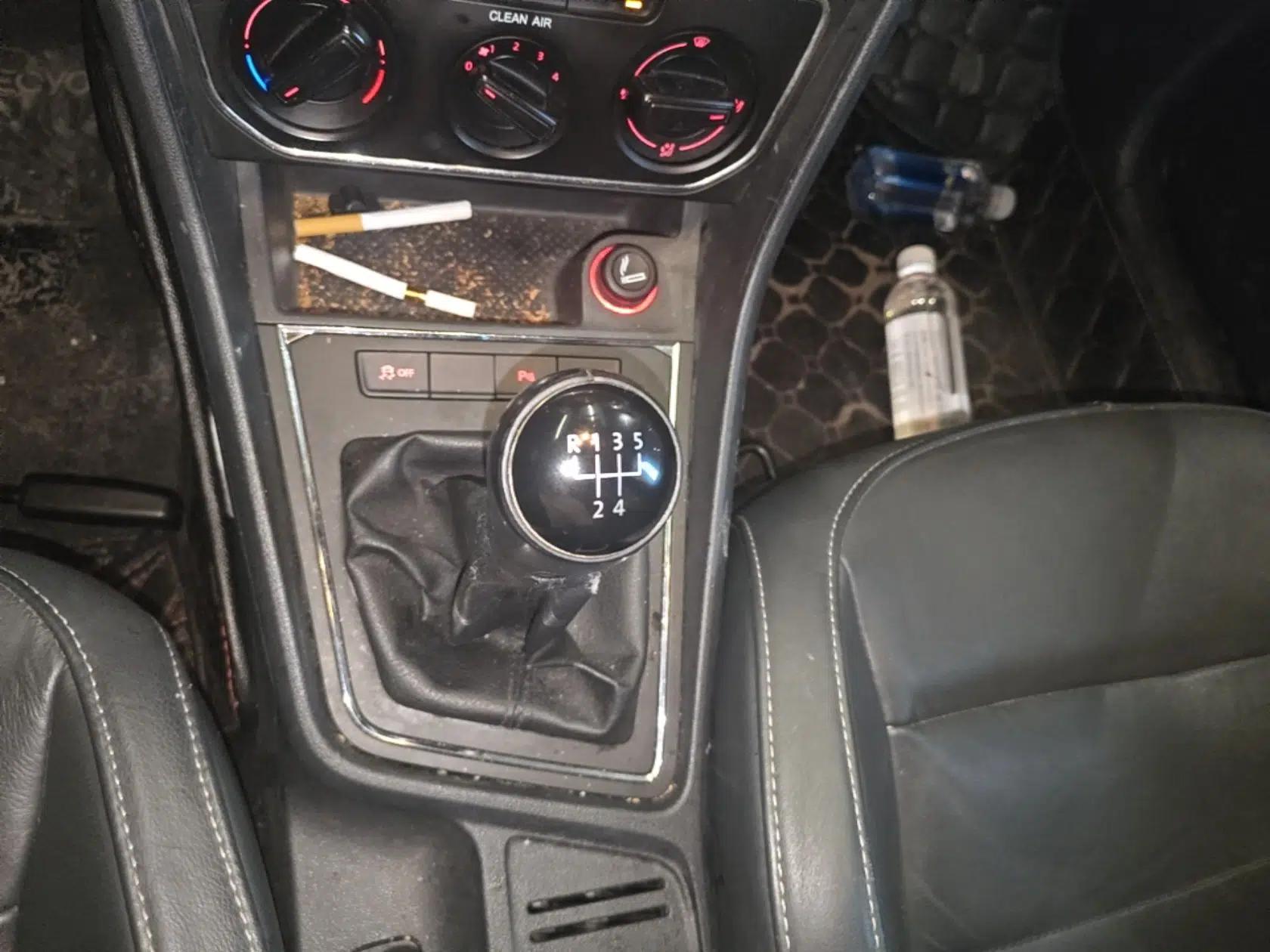 Volkswagen Lavida 2015 1.6L Manual Comfort Edition — миниатюра 16