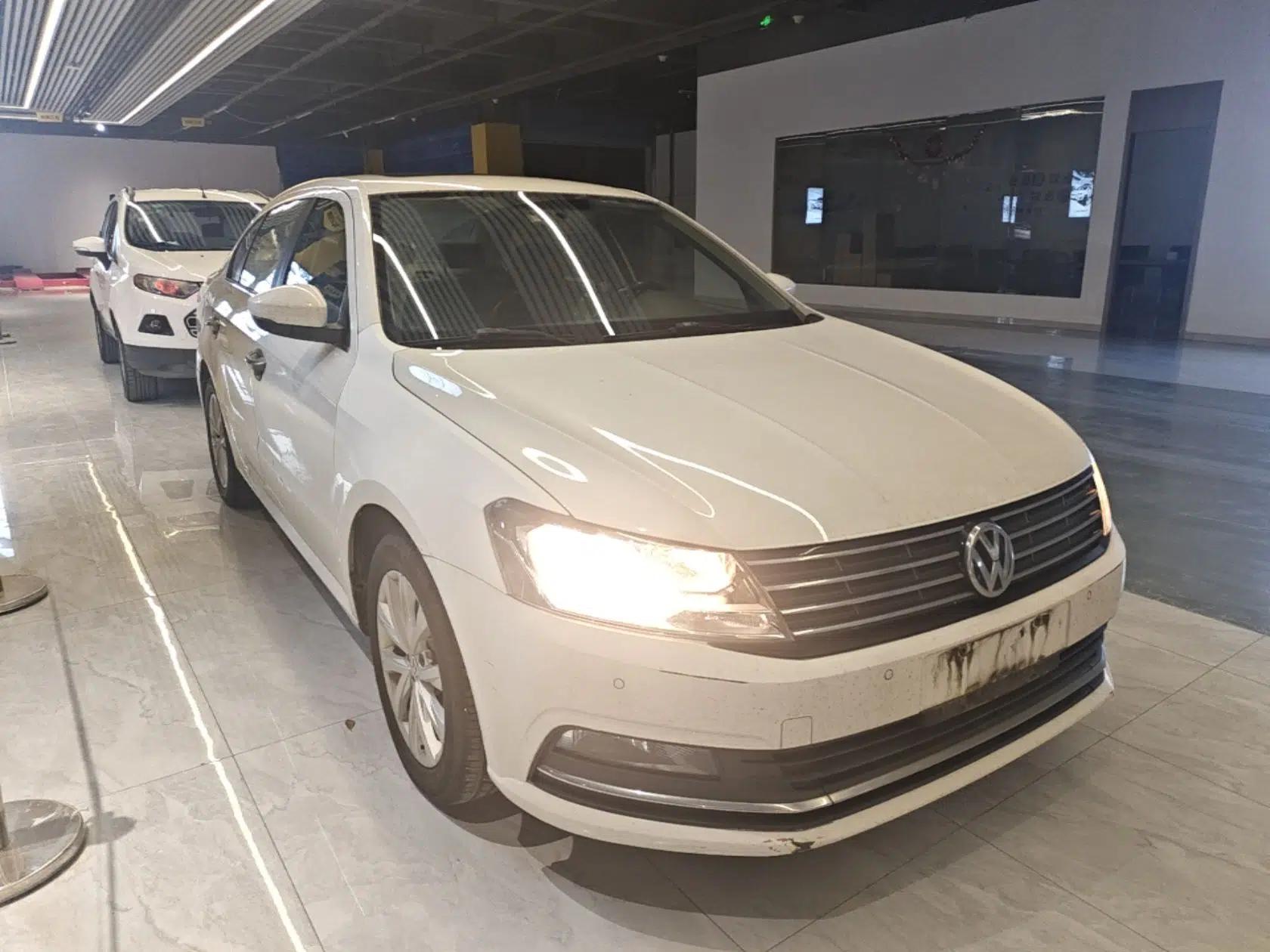 Volkswagen Lavida 2015 1.6L Manual Comfort Edition — миниатюра 3