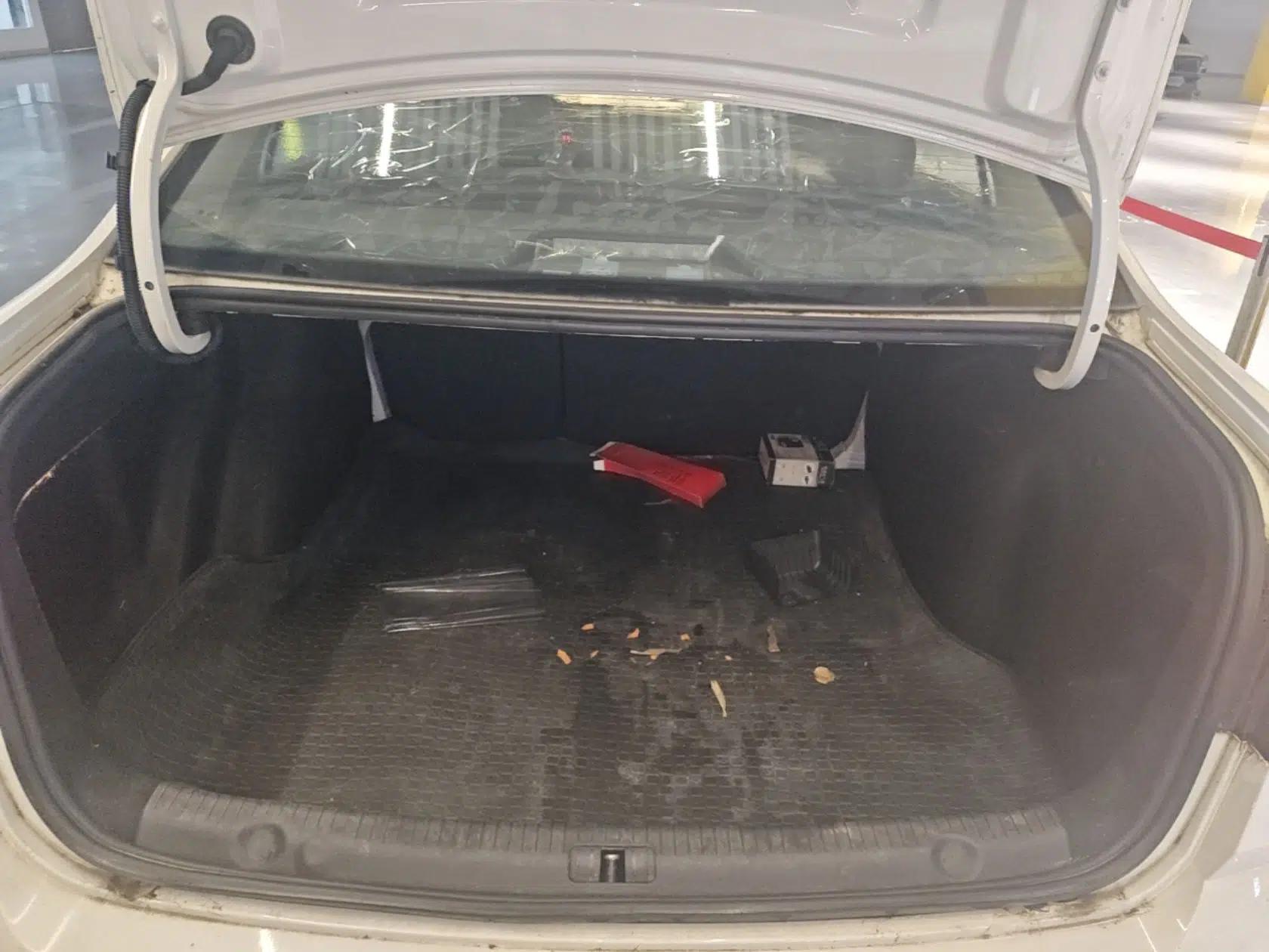 Volkswagen Lavida 2015 1.6L Manual Comfort Edition — миниатюра 22