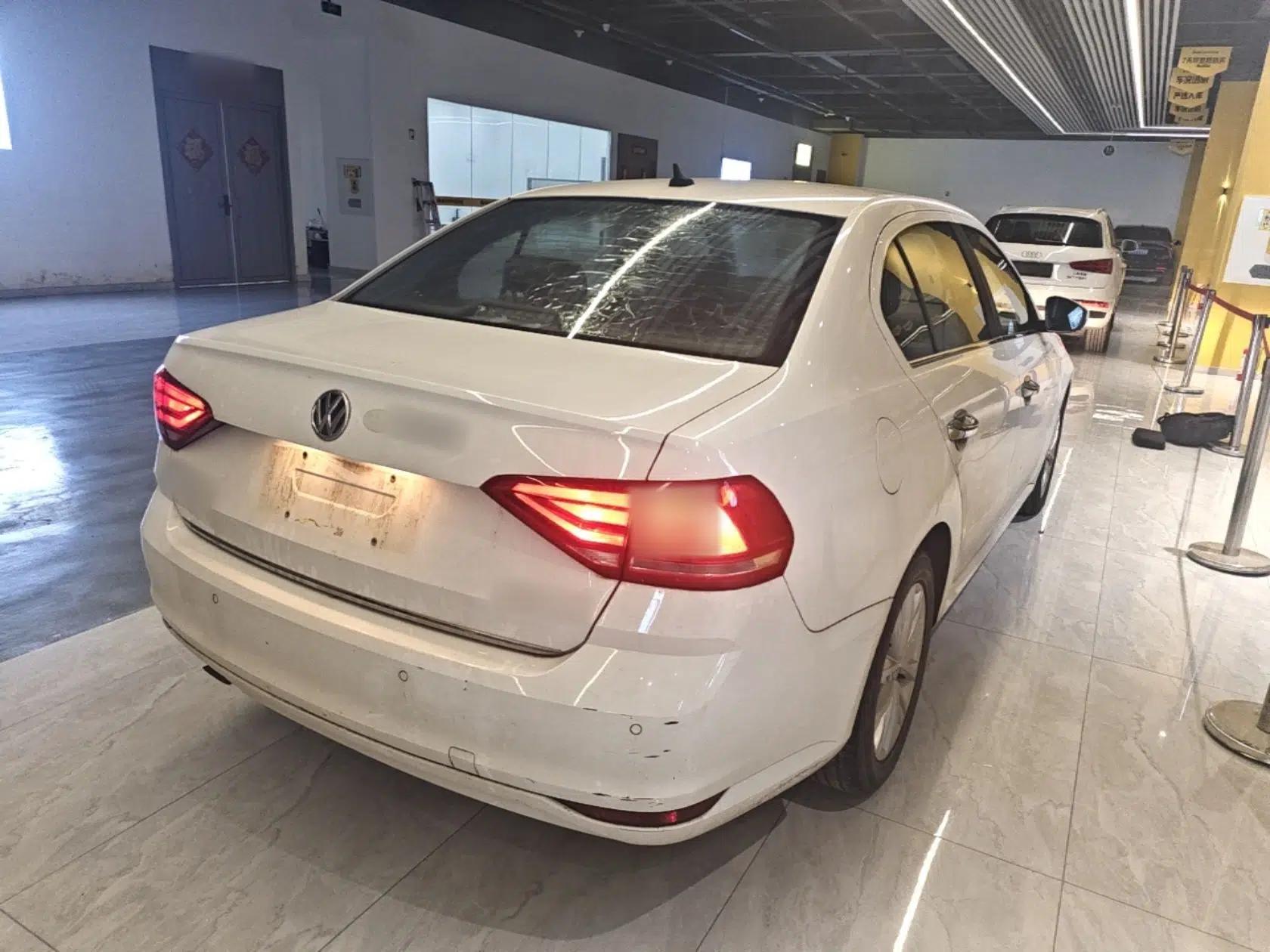 Volkswagen Lavida 2015 1.6L Manual Comfort Edition — миниатюра 6