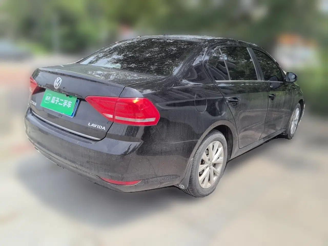 Volkswagen Lavida 2017 1.6L Manual Comfort Edition — миниатюра 6