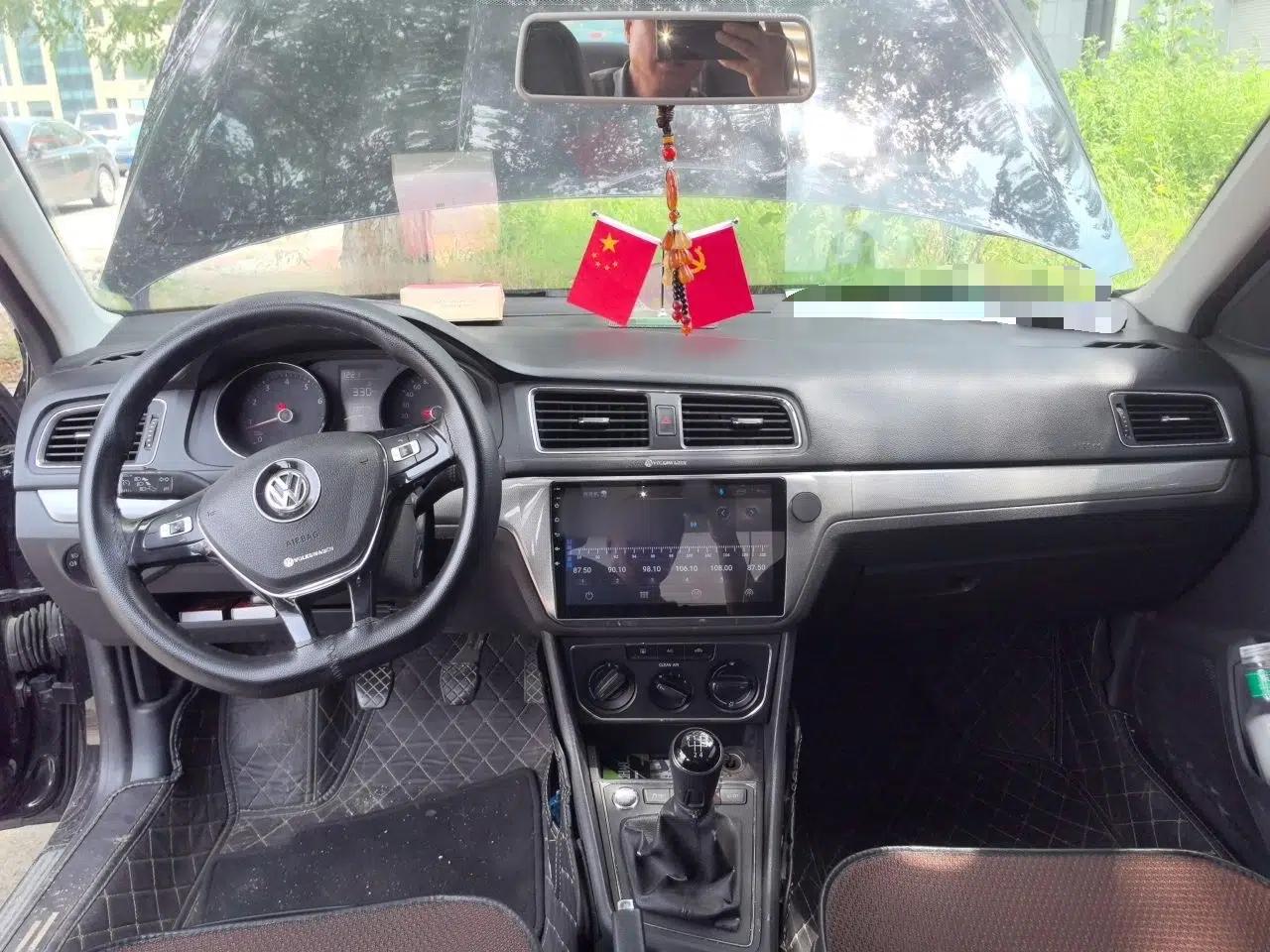 Volkswagen Lavida 2017 1.6L Manual Comfort Edition — миниатюра 9