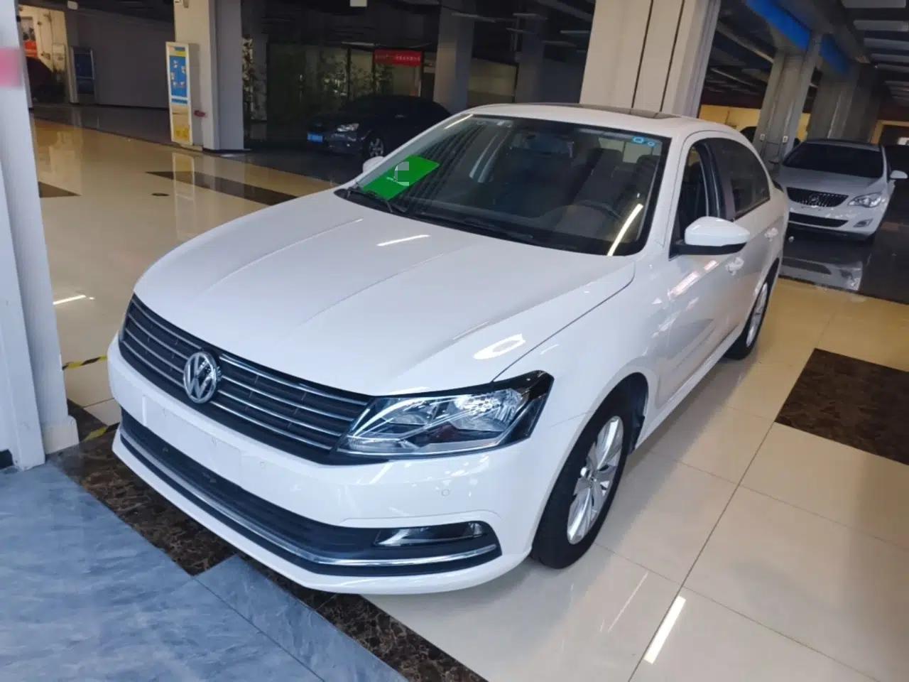 Volkswagen Lavida 2015 1.6L Manual Comfort Edition — миниатюра 1
