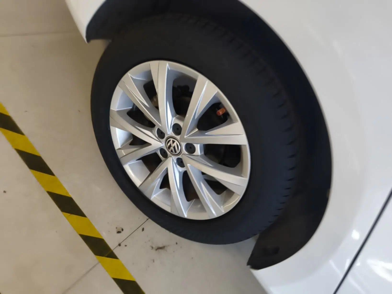 Volkswagen Lavida 2015 1.6L Manual Comfort Edition — миниатюра 11