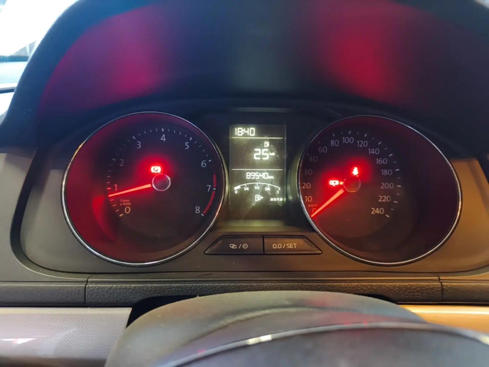 Volkswagen Lavida 2015 1.6L Manual Comfort Edition — миниатюра 14
