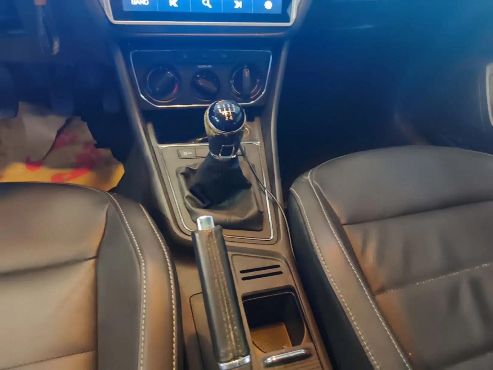 Volkswagen Lavida 2015 1.6L Manual Comfort Edition — миниатюра 16