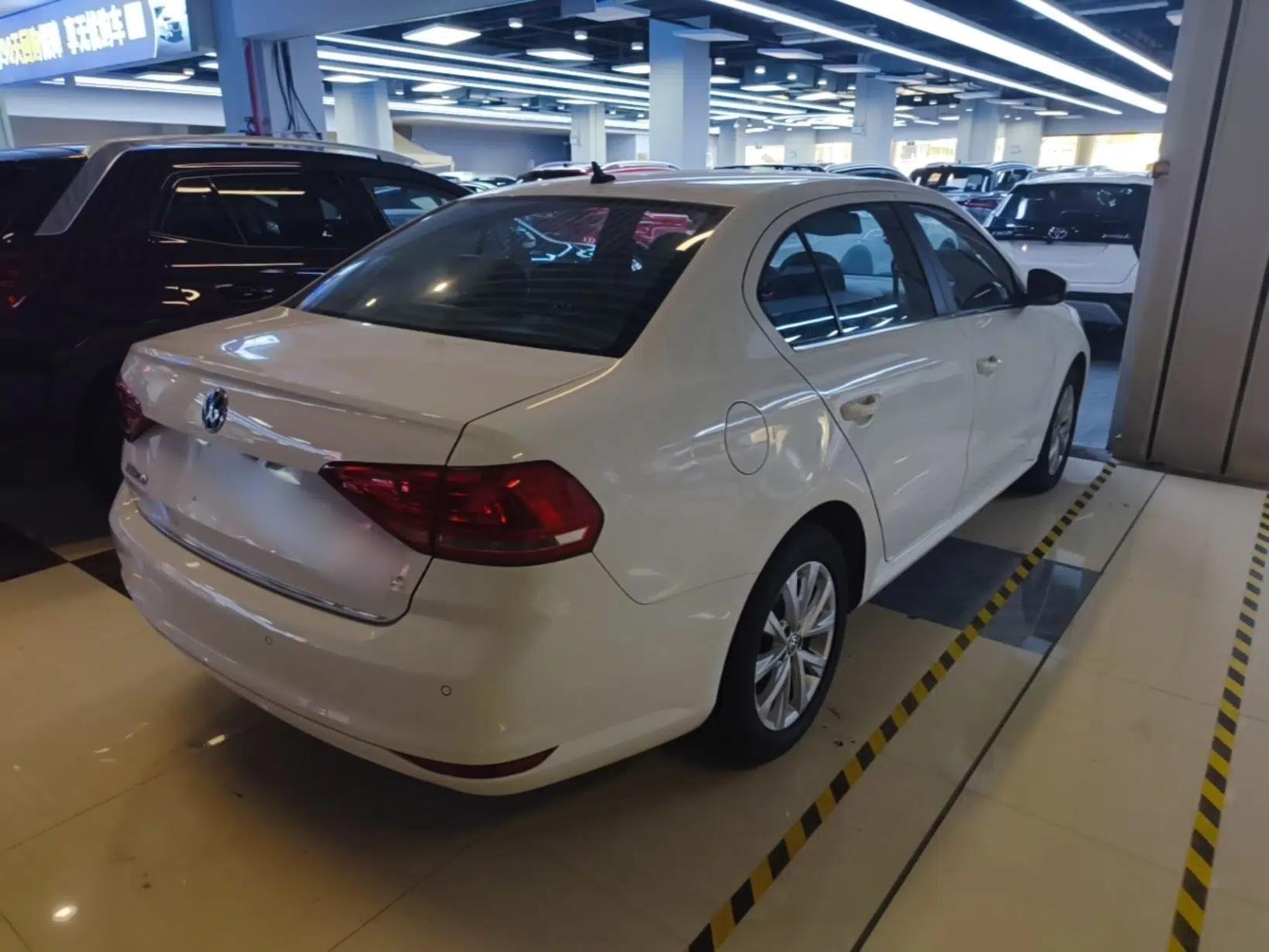 Volkswagen Lavida 2015 1.6L Manual Comfort Edition — миниатюра 6