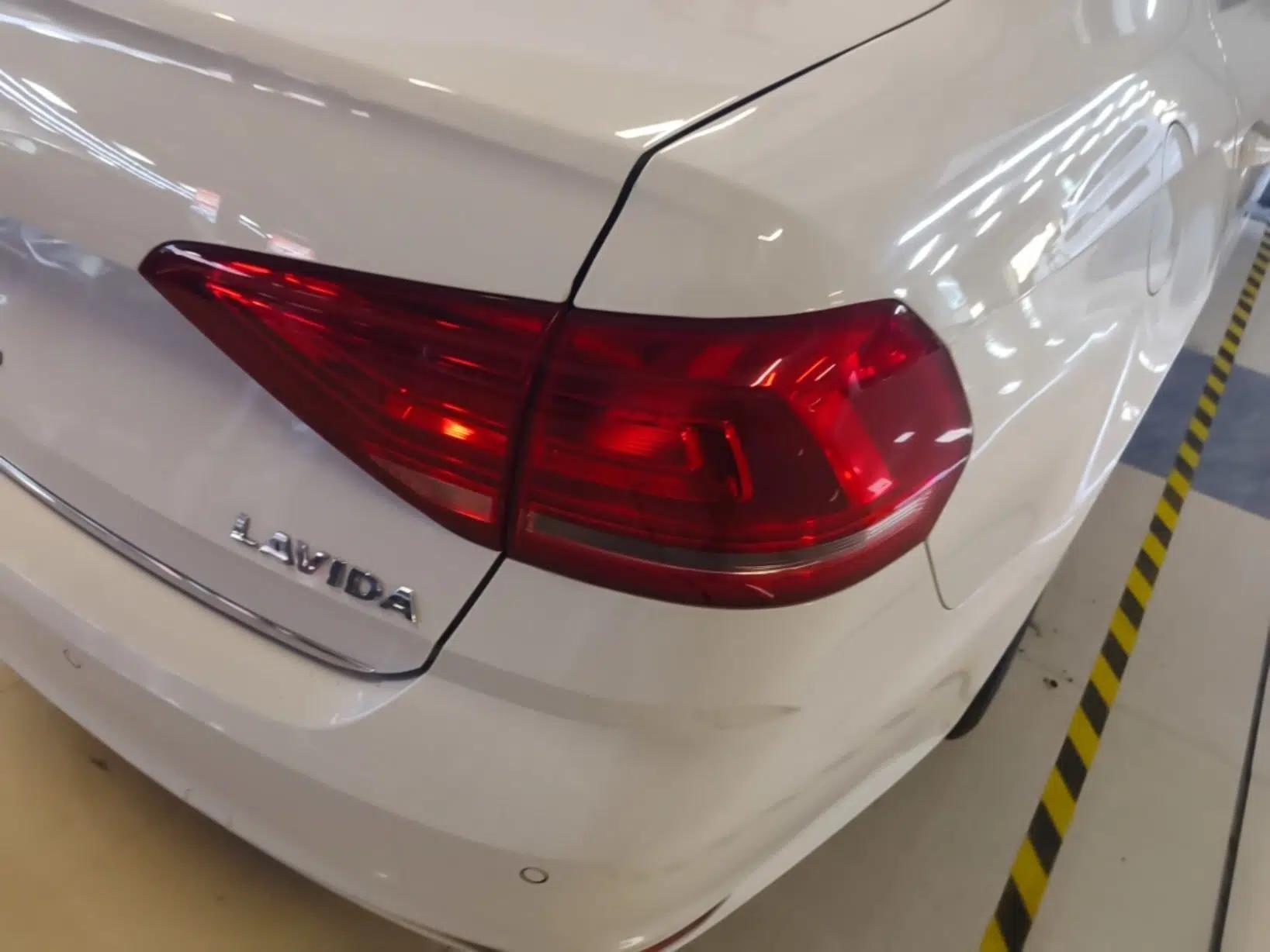 Volkswagen Lavida 2015 1.6L Manual Comfort Edition — миниатюра 9